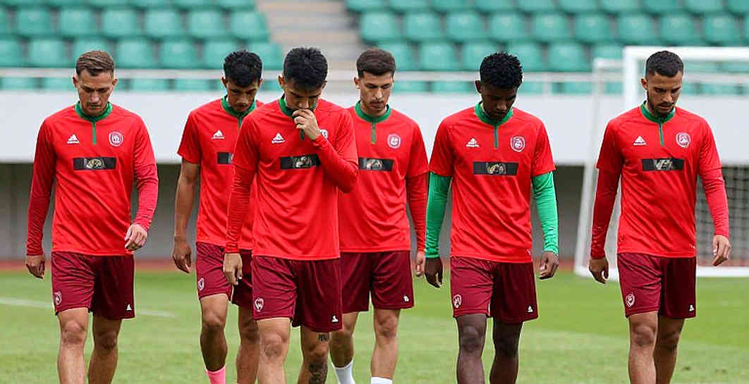 যে গাড়িটি আলবনকে গড়তে সাহায্য করেছিল, সেই গাড়িটিই তাঁকে সিটচ্যুত করল