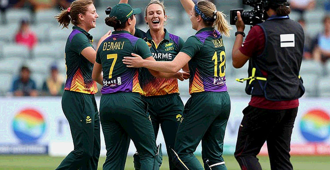 ব্রুকের ২০২ রানের ওপর দিয়ে গেল শ্রীলঙ্কার তাড়া: রাওয়ালপিন্ডিতে ৪২৯-ও যথেষ্ট হলো না