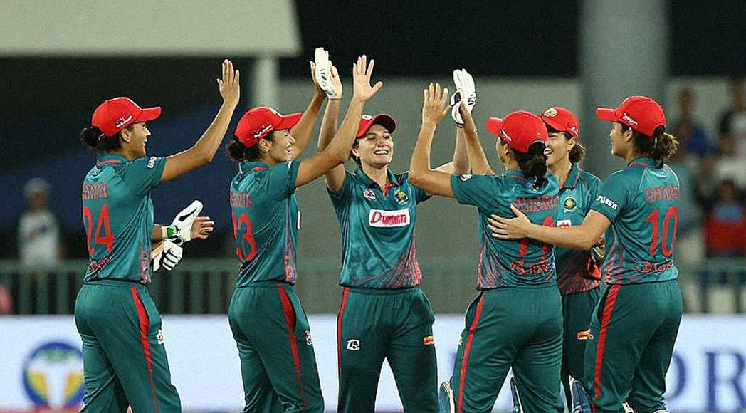 ব্লকচেইন স্কোরবুক: ক্রিকেটের লাইভ ডেটার মালিক কে, আর তার দাম কে দেয়