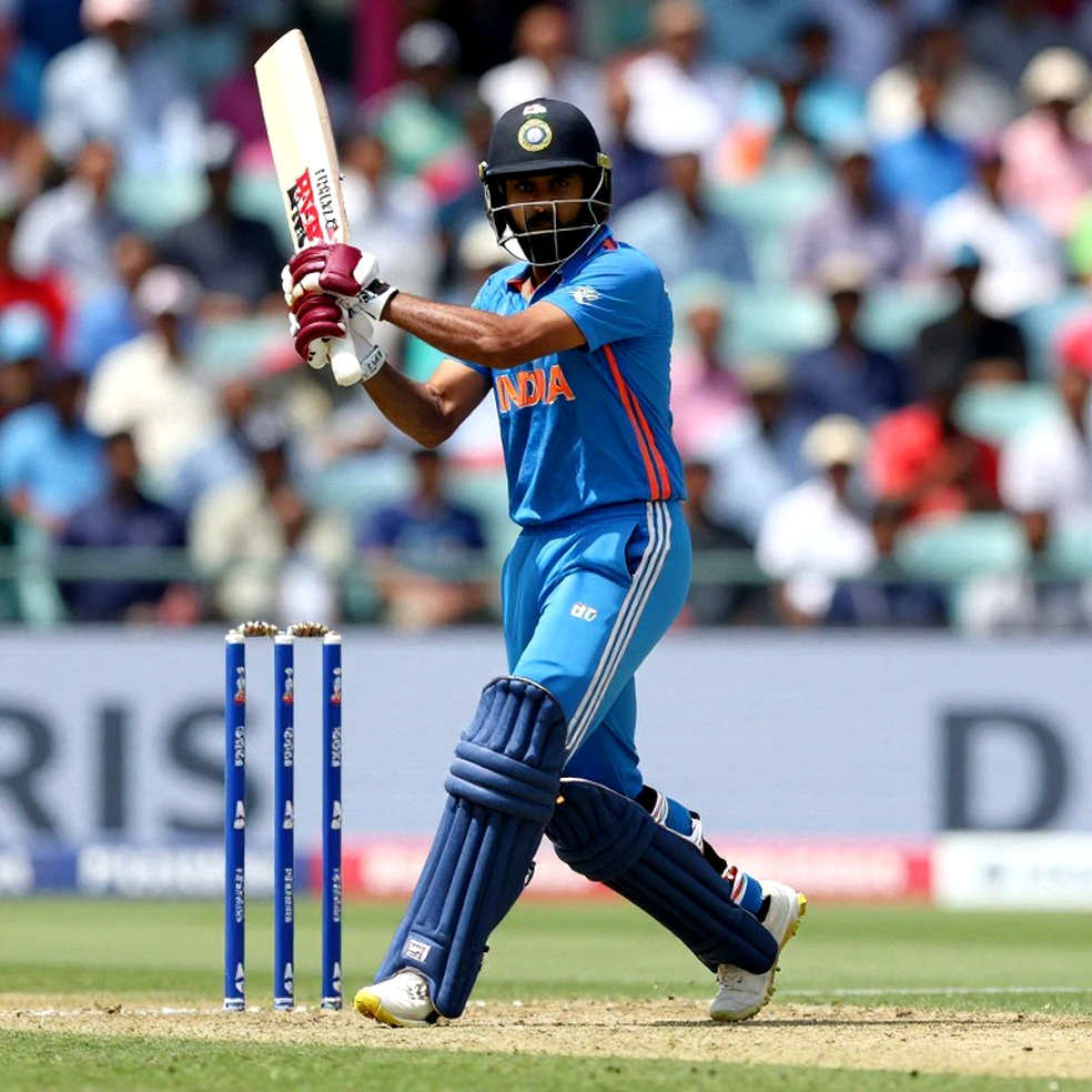 শারজার পঞ্চাশ ওভার: মেহেদী ফেরেন, প্রশ্নটা ব্যাটিংয়ের হাতে থেকে যায় শারজার পঞ্চাশ ওভার: মেহেদী ফেরেন, প্রশ্নটা ব্যাটিংয়ের হাতে থেকে যায়