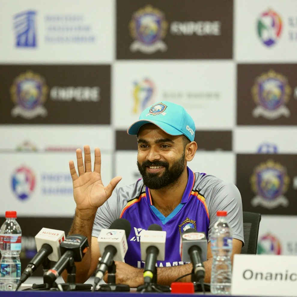 গ্লাভসের শৃঙ্খল: ডারবানের ২১৪ রানের ধাক্কার পর জিকেবেরায় দক্ষিণ আফ্রিকার নীরব পুনর্গঠন