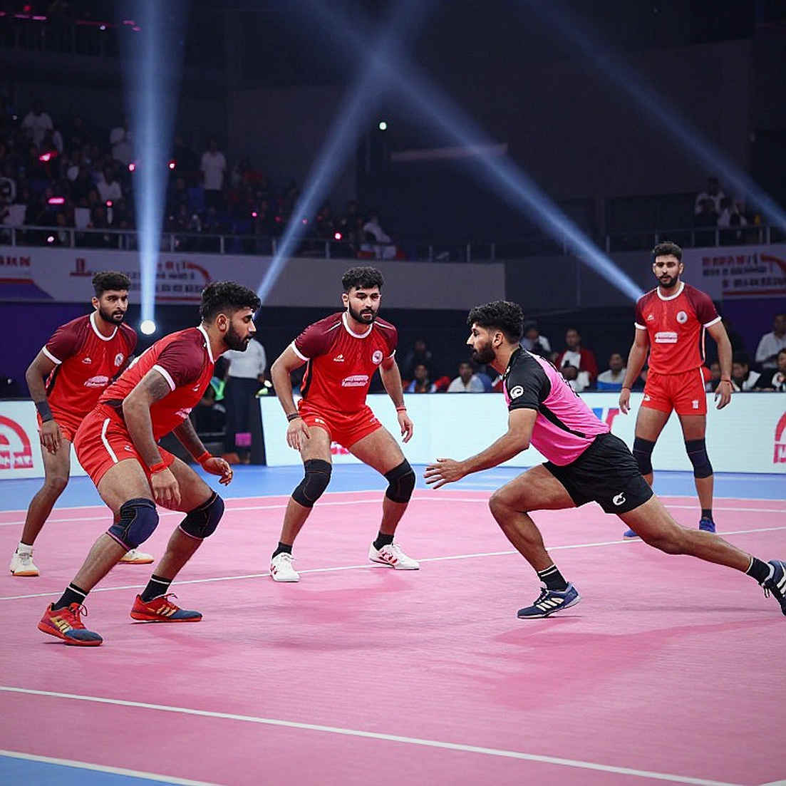 এক পয়েন্টের হার বেশি বলে, ৩২ পয়েন্টের জয় কম বলে: কাবাডি গ্রুপ পর্বের নোটবুক