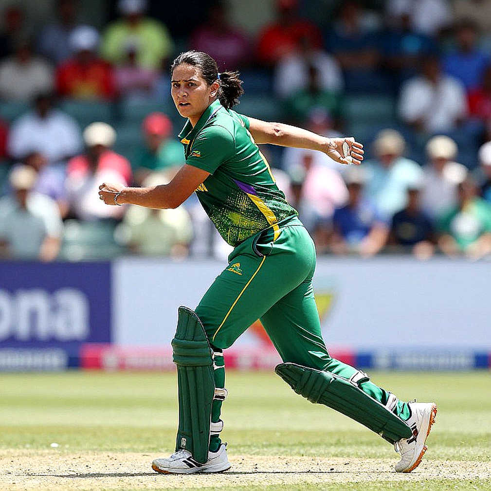 ছয় নম্বরের অফিস থেকে ইতিহাস: দীপ্তির ৮৩ বলে শতক আর ভারতের নিচের সারির নতুন হিসাব