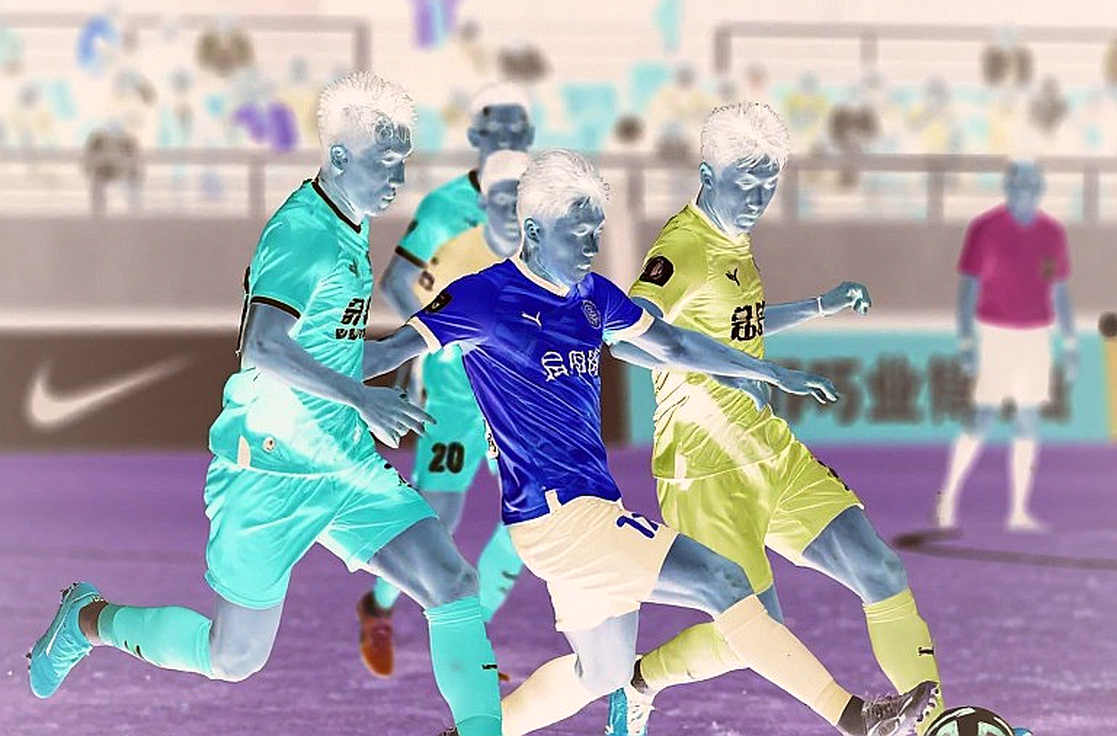 এক বদল, অনেক প্রশ্ন: ফেইয়ানর্ডের ৪-৩-৩ কি ধারাবাহিকতার ঘোষণা, নাকি ঝুঁকি এড়ানোর কৌশল? এক বদল, অনেক প্রশ্ন: ফেইয়ানর্ডের ৪-৩-৩ কি ধারাবাহিকতার ঘোষণা, নাকি ঝুঁকি এড়ানোর কৌশল?